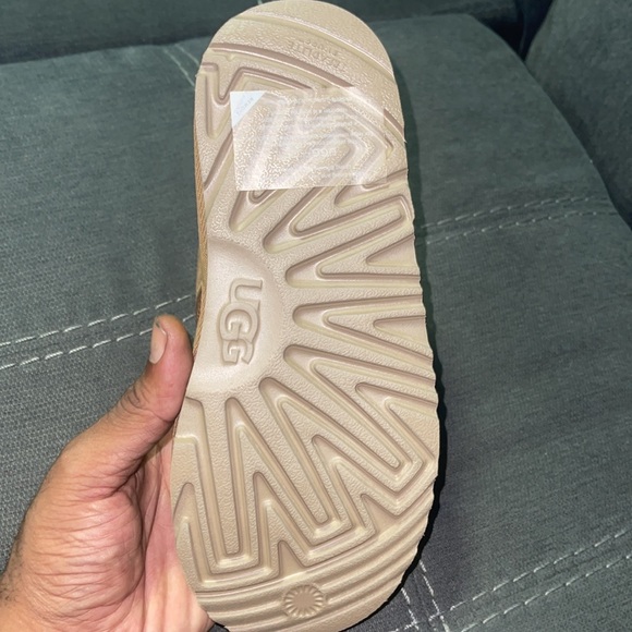 UGG KIDS SIZE 3